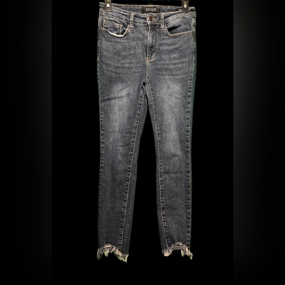 Judy Blue Dark Wash Ankle Jeans EUC Size 3 - 26 Waist (30 Stretch) - 26 Inseam - Picture 2 of 6